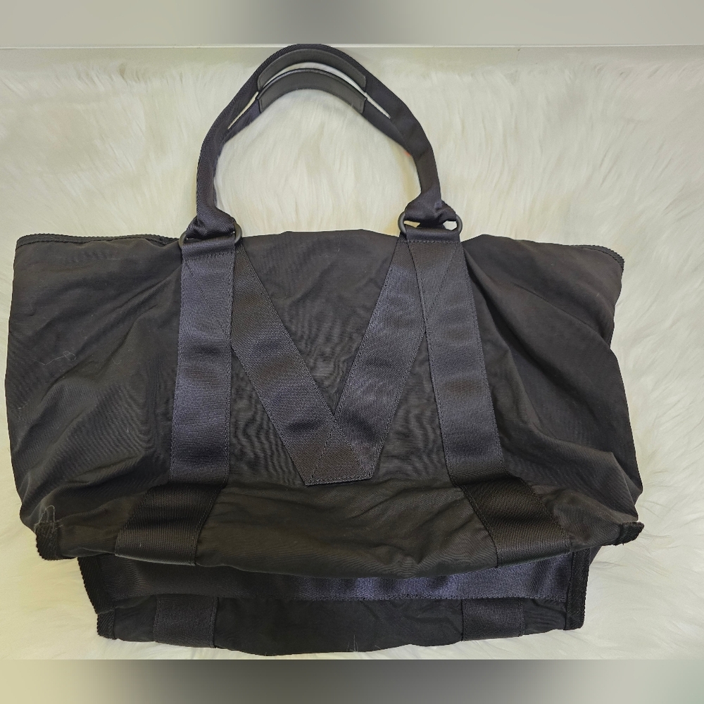 THE MARC JACOBS Logo Canvas Tote - Picture 17 of 17